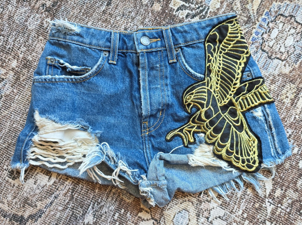 Carmar Los Angeles Eagle Appliqué Distressed Denim Shorts Blue High Rise Y2K 24